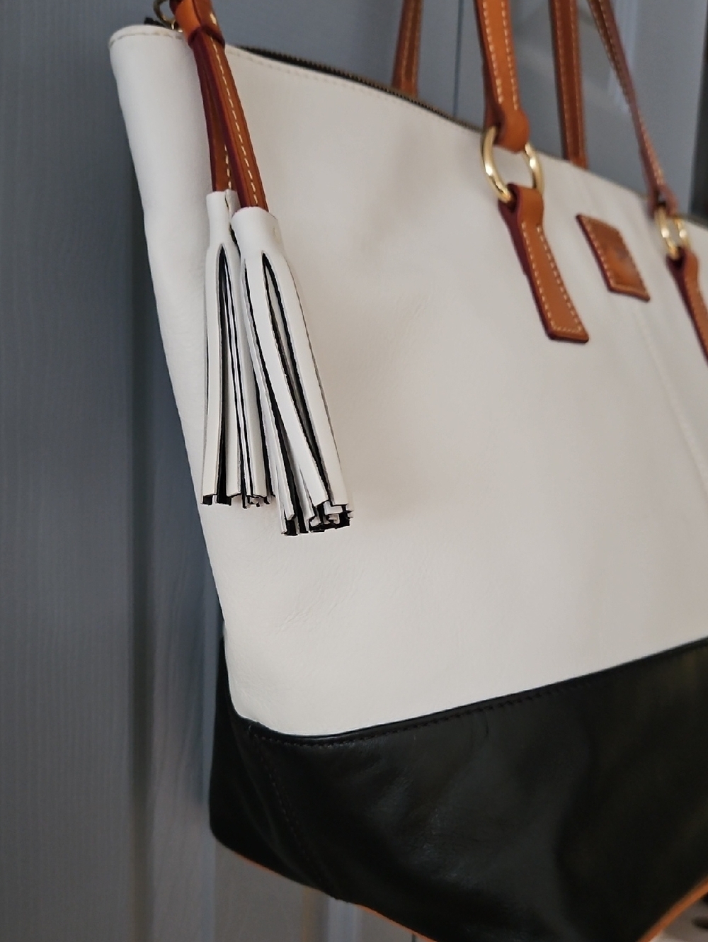 Dooney & Bourke Large Color Block White & Black Smooth Leather Tobi Tote - Picture 4 of 14